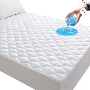 AGALI Waterproof California King Mattress Protector, Cooling & Breathable - NWT